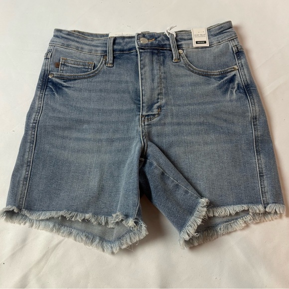 NWT Judy Blue Denim Cut Off Shorts Mid Rise Sz Medium 5” Inseam - Picture 1 of 7